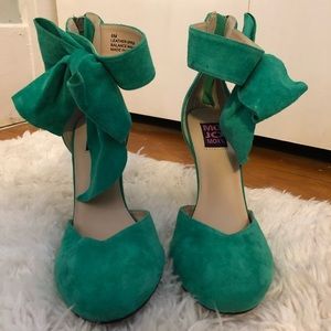 Mojo Moxy ankle strap bow green heels